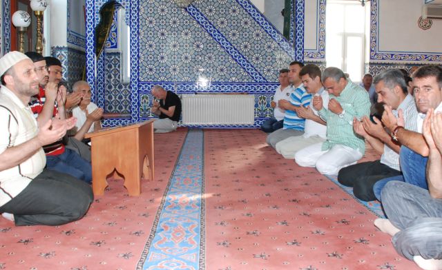 Zenginli Ailesi Mevlidi şerif İle Vefat Edenlere Dualar Gönderdi