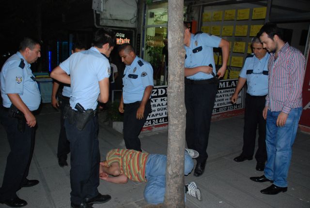 Hasta Genci Polis Zor Zaptetti