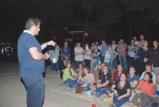 Gezi Parkı Eylemlerine Destek İçin Toplanıyorlar