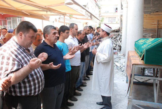 Vedat Karınca Dualarla Son Yolculuğuna Uğurlandı