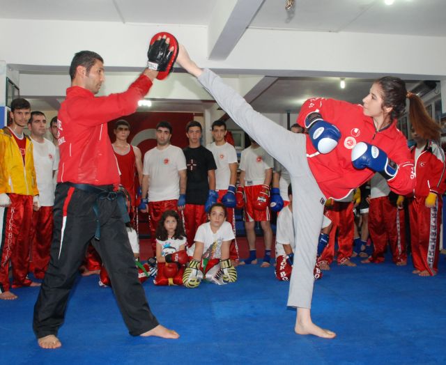 Altın Kız Seda Dilmen'i Güngören Ayakda Alkışlıyor