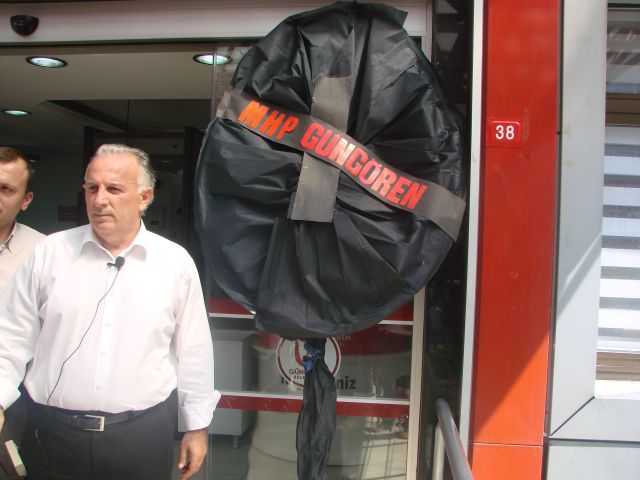 Mhp Belediyeyi Siyah çelenkle Pretosto Etti