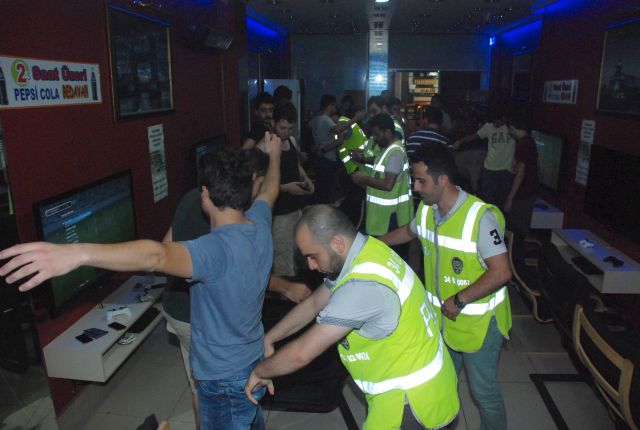 Polis Huzur Operasyonunda İnternet Kafelere Baskın Düzenledi