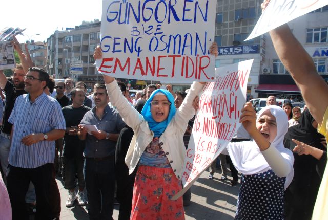 Erkek Dansöz Kale Center Yönetimini Zora Soktu