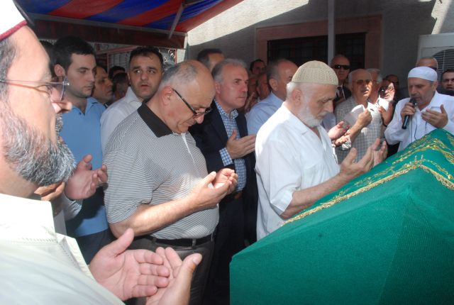 Yahya Baş Babası Salih Zeki Baş'ı Gözyaşları İle Uğurladı