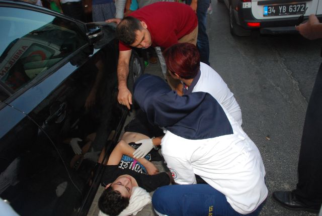 Yaralı çocuğa Vatandaşlar Yetişti