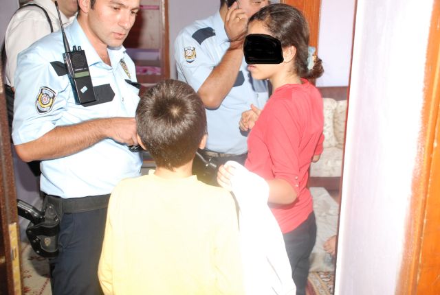 Silahla Oynarken Kardeşini Vurdu