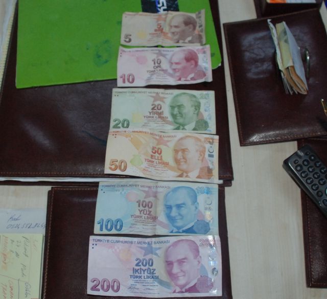 Paramızın üstündeki M.k.atatürk Niçin Gülüyor?