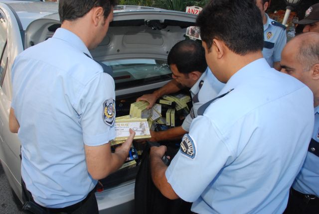 Polis Kaçakcılara Bir Darbe Daha İndirdi