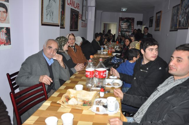 Aşure Programında Cem Evine İnsanlar Sığmadı