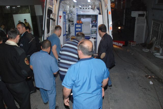 Gençler Tartıştı Silahlar Ve Bıçaklar Konuştu