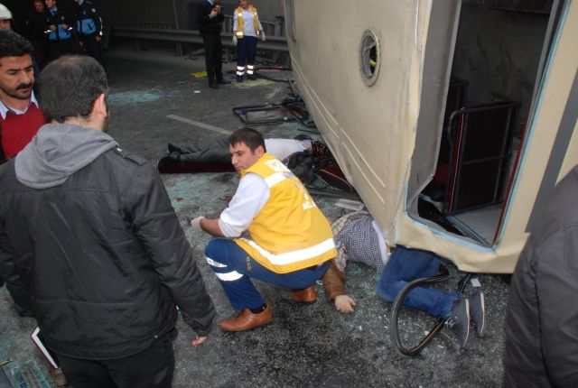 Güngören 'de Münübüs Uçtu 2 Kişi Ezilerek Can Verdi