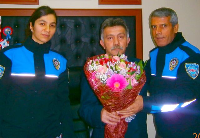 Emniyet Görevlileri, öğretmenler Gününü Unutmadı