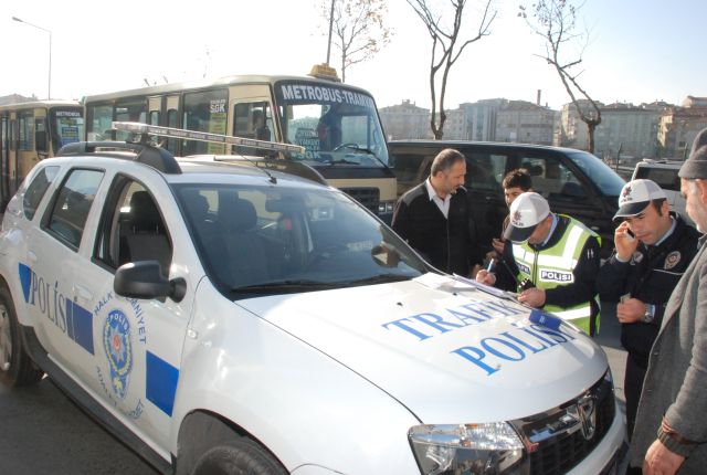 Trafik Ekipleri Minibüslere Uygulamayı Hız Kesmeden Devam Ediyor