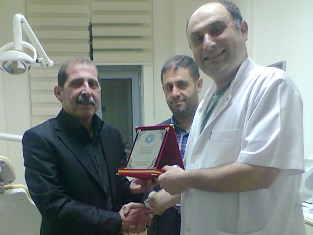 Altın Adam Erdinç şenyüz'e Hastaları Plaket Yağdırıyor