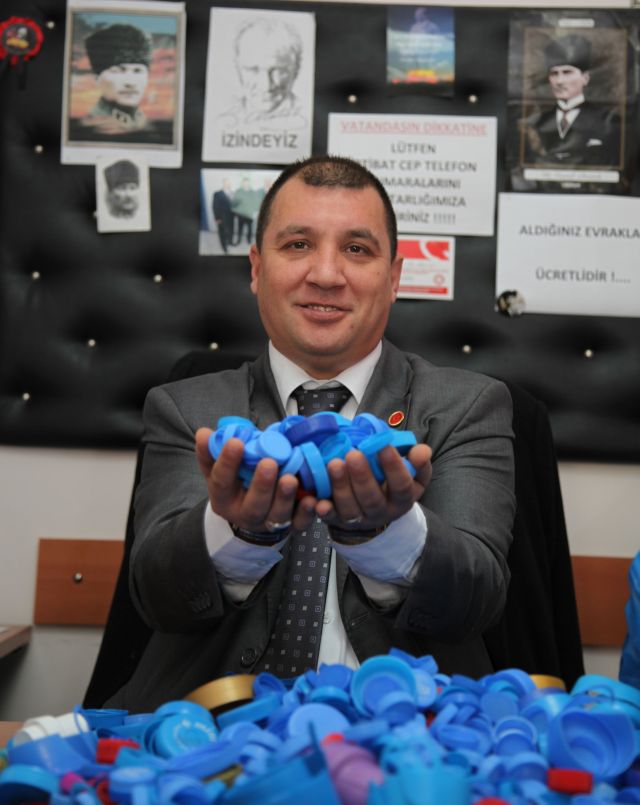 Mahalleliler Engelliler İçin 1.5 Ton Mavi Kapak Topladı