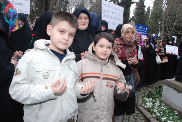 Saadet Partisi Dualarıyla Necmettin Erbakan'ı Unutmadı