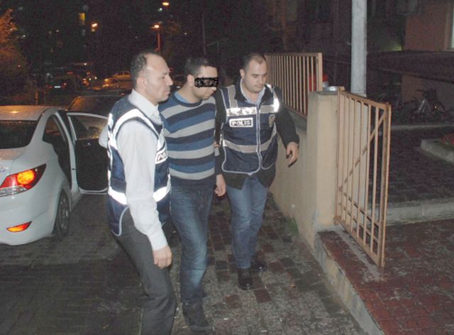 Uyuşturucu Satıcısını Polis Evinde Kıskıvrak Yakaladı