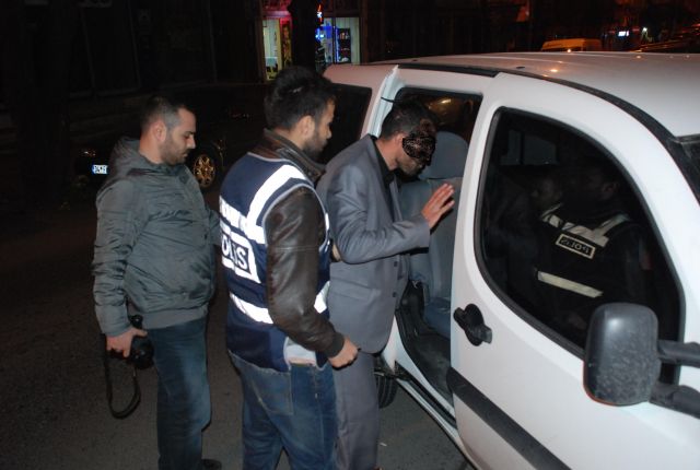 Polisin Gece Operasyonda Kök Söktürüyor