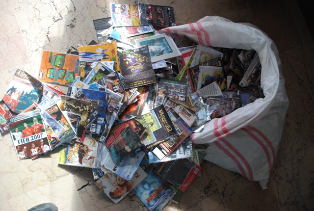 Korsan Cd Satıcıları Kaçacak Delik Arıyor