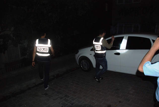 Polis Sokakları Ve Parkları  Didik Didik Arıyor