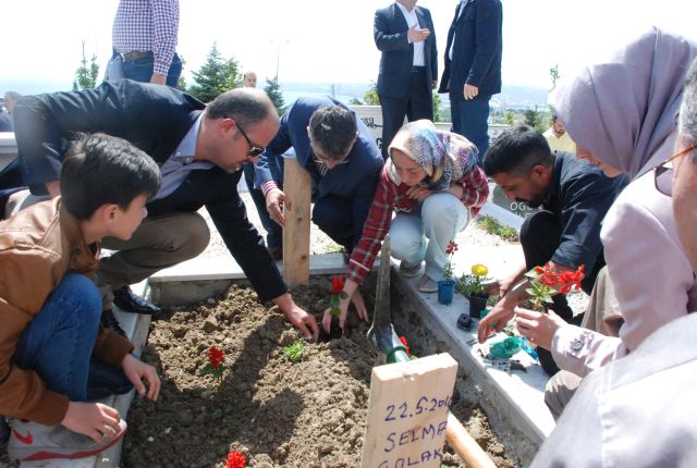 Ali Osman çolak Eşi Selma çolak'ı Dualarla Uğurladı