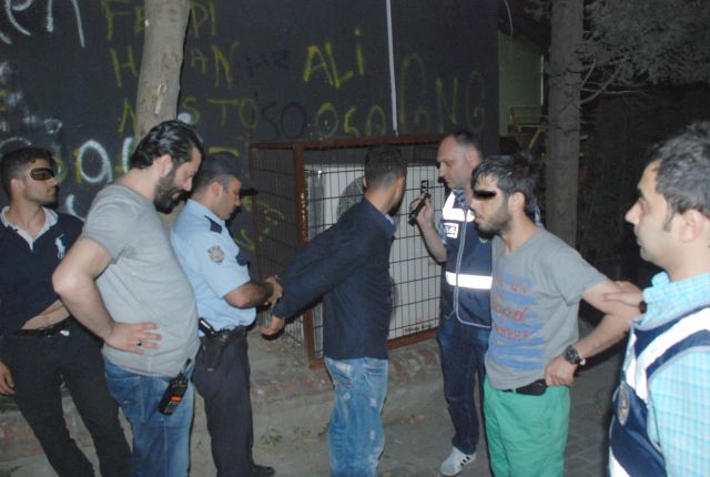 Vatandaş İhbar Ediyor Polis İnlerine Giriyor