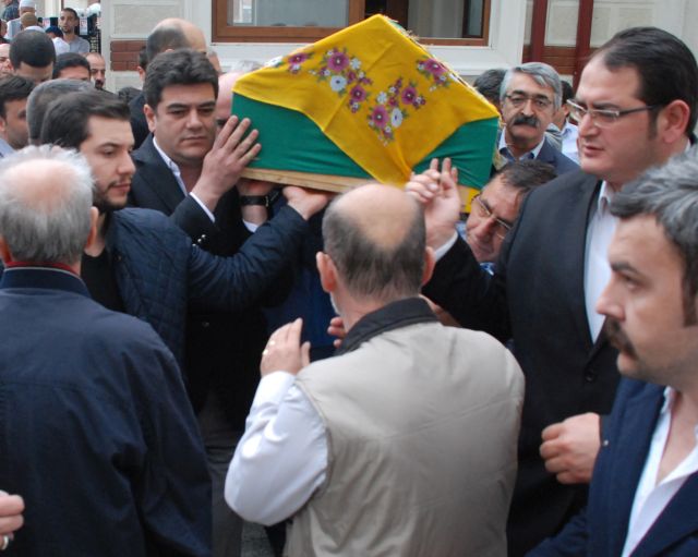 Hatun Esendemir Omuzlarda Dualarla Ebediyete Uğurlandı