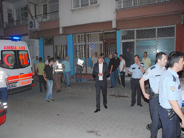 Kahvehanede Kurşunlar Havada Uçuşdu