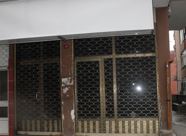 Apartman Girişine Kaçak Baz İstasyonu