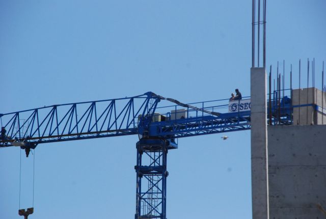 Parasını Alamayınca Vinç Kulesine çıkıp Eylem Yaptı