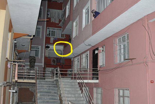 Bunalıma Giren Genç Gelin Kendini Aşağıya Attı