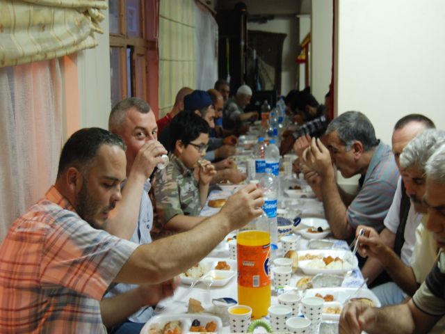 Saadet Partisi Maraşal çakmak Mahallesi İlk İftar Yemegini Verdi.