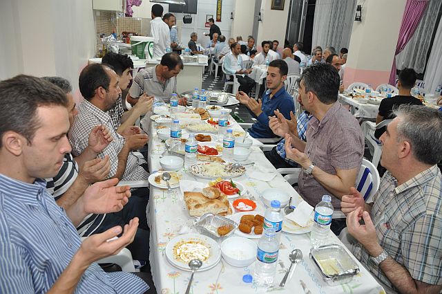 Yenidamlar Dernek İftarında Filistin Zulmüne Kınama Geldi