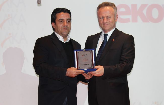 Adnan Ateş ödül Aldı