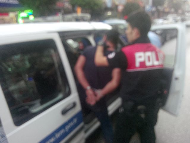 Yunuslardan Uyuşturucu Kullanıcısına Film Gibi Operasyon Yaptı