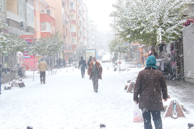 Güngören Beyaz örtüyle Kaplandı