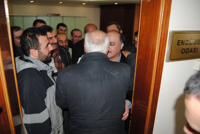 Başkan Karaman Pazarcılarla Kucaklaştı