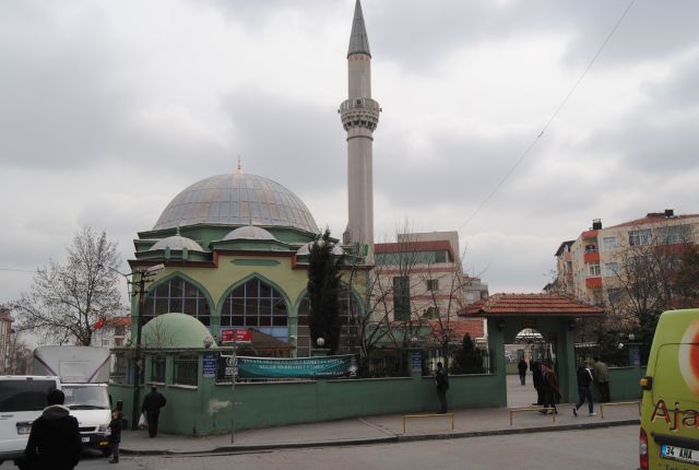Belediye Camii Yıkalım Diyor Dernek İtiraz Ediyor