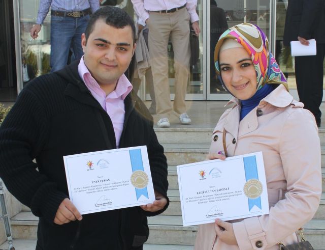 Güngören Siyasetci Yetiştiriyor