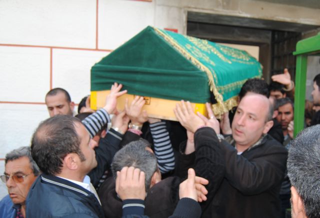 Merter'in En Sevilen Abisi Nevzat Dölek Omuzlarda Uğurlandı