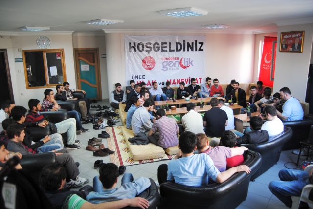 Saadetli Gençler önce Ahlak Ve Maneviyat Dediler