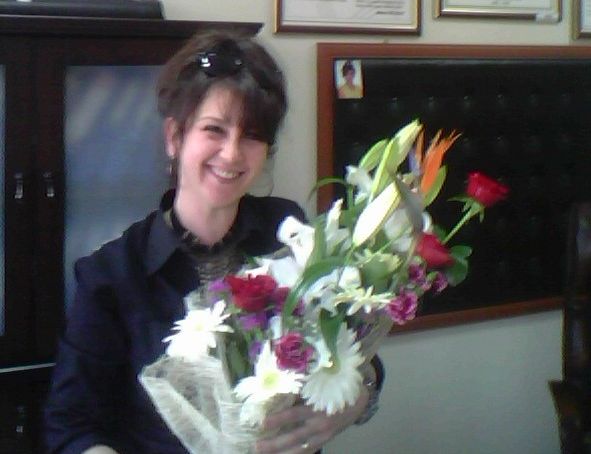 Evlilik Yıl Dönümünü Unutmadı Eşine çiçek Gönderdi