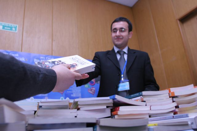 Rafta Bekleyen 15 Bin Kitap Depremzedeler İçin Yola çıktı