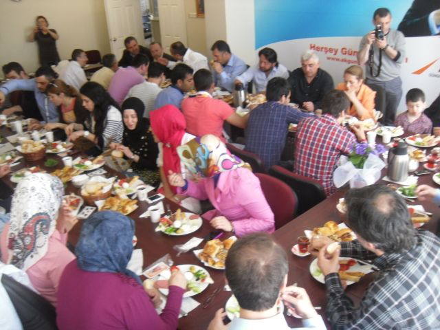 Başkan Nahide Azeri, Seçim Stratejisini Planlıyoruz