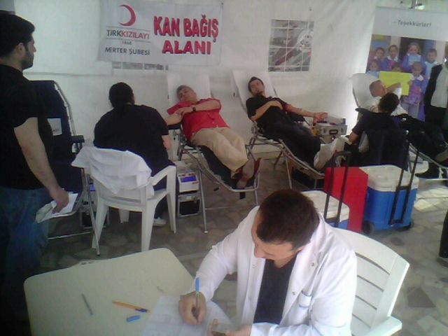 Merter Kızılay şube Kan Topladı