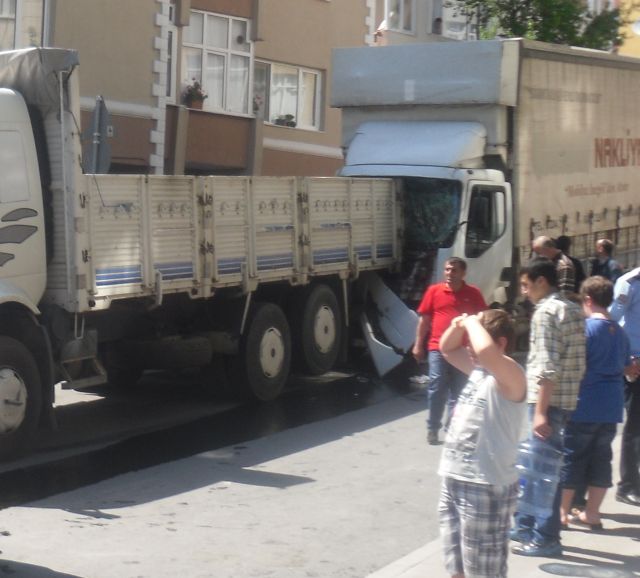 Freni Patlayan Kamyon Az Kalsın öldürüyordu