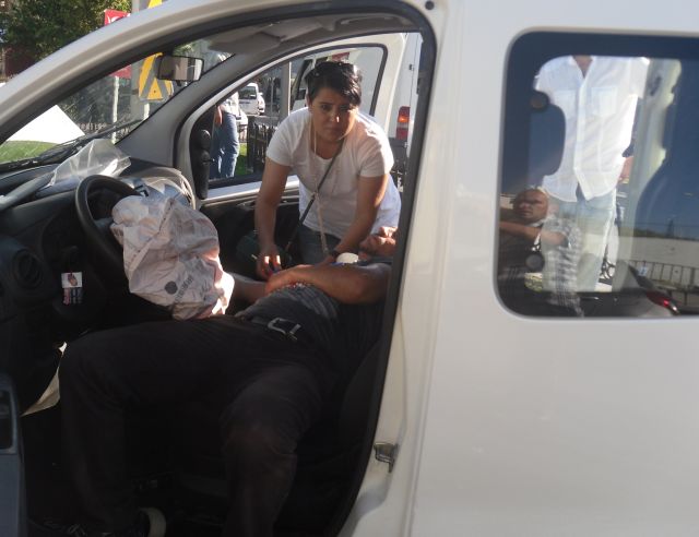 Dakikalarca Ambulans Bekledi