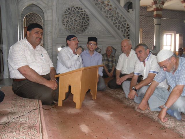 Zenginli Ailesi ölenlerin Ruhlarına Mevlit Okuttu