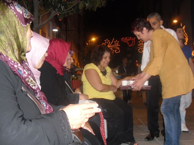 Mhp İftar Sonrası Meyve Suyu Sebili Kuruyor